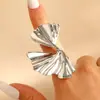 Anillo Europeo y Americano Transfronterizo Estilo Ins Exagerado Elegante Geométrico Metal Flor Hoja Anillo para Mujer Anillo Abierto Asimétrico