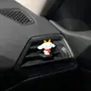 Adornos Decorativos para el Interior del Coche 2025 Nuevo Femenino Creativo Interesante Lindo Perro de Canela Muñeco Decoración de la Consola Central del Coche