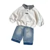 Conjunto de Roupa de Bebê Menino para Primavera, Conjunto Duas Peças em Jeans Macio para Bebês, Conjunto Duas Peças Estiloso e Moderno para Passeios de Bebê na Primavera e Outono