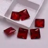 Gema de vidrio roja cuadrada