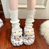 Lindas pantuflas de gatito de dibujos animados con estampado de leopardo y pelo para mujer, pantuflas de algodón para usar en exteriores, pantuflas de slip-on gruesas y antideslizantes para otoño e invierno 2026