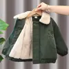 Chaqueta de algodón engrosada para niños, nuevo abrigo de invierno cálido con forro polar, ropa de invierno para bebés, elegante abrigo de algodón con cuello de pelo para niños pequeños y niños pequeños