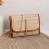 Bolsa Pequena de Palha Trançada, Bolsa Pequena Feminina Moderna e Versátil, Bolsa Quadrada Pequena Trançada, Bolsa com Corrente e Franjas de Novo Estilo no Atacado