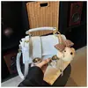 Bolsa Quadrada Pequena Versátil da Moda Novo Modelo 2026 Bolsa de Ombro Único Transversal Bolsa Cambridge Estilosa para Mulheres Toque de Luxo Porta-Moedas Tendência