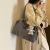 2026 Bolsa Transversal Grande Capacidade Retrô Nova Feminina para o Dia a Dia Bolsa de Ombro Couro Macio Casual Versátil Bolsa de Mão Simples
