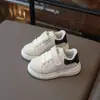 Zapatillas Blancas de Moda para Niños, Nuevo Estilo Invierno 2025, Zapatos Deportivos para Niñas, Zapatos Ligeros, Zapatillas Versátiles de Caña Baja para Estudiantes
