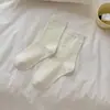 Calcetines blancos para mujer, principios de otoño, estilo estudiantil, calcetines japoneses de media pantorrilla, con rayas y lunares, estilo universitario, ajuste holgado, hasta el tobillo, sin costuras, adecuados para usar después del parto.