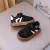 Zapatos Deportivos de Entrenamiento Alemanes para Niños Primavera y Otoño Estilo Nuevo Niño Bebé Velcro Casual Zapatos Deportivos Niña Suela Suave Antideslizante Zapatos para Niños Pequeños