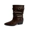 Botas apiladas de cuero plisado versátiles y de moda estilo coreano 2026 otoño/invierno punta fina tacón medio grueso hebilla cuero genuino botines para mujer