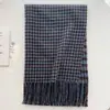 Liquidação de Lenços Xadrez Color Block Estilo Japonês e Coreano para Estudantes, Xales Quentes, Protetores de Pescoço Vintage, Lenços de Pescoço com Franjas Atacado