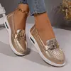 Comercio exterior transfronterizo talla grande casual zapatos individuales tacón de cuña slip-on mocasines europeos y americanos zapatos perezosos suela gruesa hebilla metálica mocasines