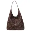 Bolso tote de ante con estampado de leopardo de moda para otoño e invierno, nuevo bolso de hombro casual retro para el día a día 2026