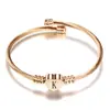 Pulseira de Aço Inoxidável em Formato de Coração com Letras, Pulseira de Aço Titânio Carta de Amor, Pulseira Versátil Aberta em Formato de Coração Feminina, Direto da Fábrica de Origem