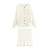 Traje de punto con bajo ondulado, nueva moda de otoño, chaqueta de punto de cuello redondo y botonadura sencilla, falda ajustada de talle alto.