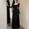 Vestido largo de color liso francés con manga larga, volantes y cuello cuadrado para mujer, estilo resort de lujo ligero para otoño, ajustado en la cintura, que se ciñe a la cadera.