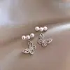 Brincos de Pérola Borboleta Vazada de Prata para Mulheres Novo Estilo 2025 Luxo Acessível Brincos Atmosféricos de Alta Qualidade Brincos Únicos de Nicho