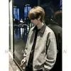 Chaqueta cortavientos con cremallera de cuero PU de alta gama, moderna y transfronteriza para hombre, nueva moda de primavera y otoño, chaqueta de cuero de motociclista elegante y genial