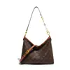 Monica Qiqi Grande Capacidade Estilo Europeu 2026 Novo Modelo Bolsa de Ombro Único Transversal Bolsa de Ombro com Monograma Vintage Bolsa Tote