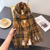 Bufanda Chal Cálido de Imitación Cachemir Retro Coreano a Cuadros Bloque de Color Unisex Otoño e Invierno para Viajar Bufanda con Borlas