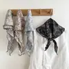 Pañuelo de seda artístico y estilo vintage, pañuelo triangular, pañuelo para la cabeza, pañuelo pequeño para el cuello, con un aspecto sofisticado, nueva colección otoño/invierno 2026 para mujer