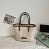 2026 Verano Nuevo Estilo Niña Patrón Bordado Versátil Simple Moda para Ir al Trabajo Estudiante Bolso de Mano Tote de Lona