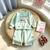 Roupa de menina: moletom fofo de cachorrinho com mangas compridas e calça jogger, roupa esportiva de primavera e outono para bebê, roupas infantis da moda, vestuário infantil transfronteiriço