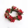 21 Anel de Vela Decorativo de Natal Anel de Guardanapo com Frutinhas Pip Guirlanda de Natal Anel Suporte para Velas com Frutas Simuladas de Frutas Vermelhas e Azevinho
