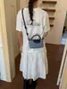 Bolso Cubo de Diseño Nicho Coreano con Parches de Lunares para Mujer 2026 Modelo Nuevo Exquisito Bolso de Hombro Cruzado para el Viaje Diario