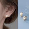Nuevo estilo flor de margarita fresca hebilla de oreja femenina diseño de nicho temperamento dulce de alta gama aretes mini de moda para combinar con todo