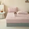 Saia de Cama de Lã de Leite Totalmente Fosca com Bordado de Flor Ruim Classe A Peça Única Outono e Inverno Espessado Antiderrapante Protetor de Colchão Fronha