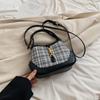 Bolso Pequeño Retro de Cuadros para Otoño e Invierno para Mujer 2024 Nuevo Popular Versátil Bolso Cruzado de Alta Gama Bolso de Hombro Único Axilar