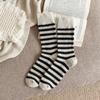 Meias de lã para crianças Outono e inverno Meias listradas grossas de comprimento médio Ins Meias vintage da moda para todos os tipos de combinações Meias quentes de inverno
