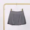 Falda Lulu de Tres Pliegues Fitness Deportes Falso Dos Piezas Anti-Exposición Elástica Transpirable Falda de Tenis para Mujer Todas las Estaciones