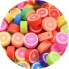 Fatias Coloridas de Argila Macia Desenhos Animados de Frutas Letras em Inglês Perfuradas Conjunto de Argila Macia Material de Argila Macia para Pulseira