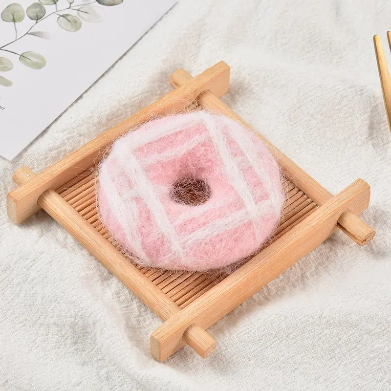 粉白色条