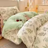 Nuevo Conjunto de Cuatro Piezas de Algodón 100% con Forro de Leche, Estampado Floral de Dibujos Animados, Grado Madre-Bebé, Clase A, Otoño/Invierno 2026, Conjunto de Tres Piezas para Cama de Estudiante