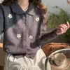 Cardigan de Tricô com Gola Reversível Estilo Retro Coreano Suéter Estilo Preguiçoso Bordado Estilo College Design de Nicho Jaqueta Feminina
