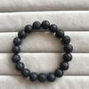 Pulsera de piedra volcánica natural para hombre, pulsera personalizada retro sencilla, accesorios para parejas, joyería de nicho de moda, venta al por mayor.