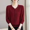 Suéter de punto nuevo con cuello en V para mujer, transfronterizo 2026, elegante y versátil, de manga larga, talla grande, adecuado para madres, camiseta básica adelgazante y elegante