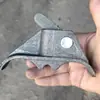 Novo tipo de fivela borboleta para construção, novo tipo de fivela modelo cartão em formato de montanha, fivela dobrada tipo mola para cartão para marcenaria, fixador plano