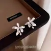 Brincos de Flor de Lírio com Brilho de Diamante, Frescos e Elegantes, para Mulheres, Novo Modelo Popular de 2026, Acessórios de Orelha Exclusivos e Requintados para Nicho