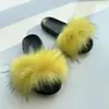 Novas sandálias de casa com sola leve 2024 chinelos de pelúcia imitação de pelo de guaxinim estilo punk y2k chinelos de lã de garota popular