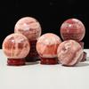Bola de pedra de carne vermelha de cristal natural jogar cristal minério cru pedra vermelha carne de porco bola de pedra ornamentos de bola de feng shui para escritório doméstico