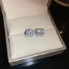Aretes cuadrados de circonita súper brillantes con pasador de plata, versátiles para el uso diario, modernos y simples, de lujo ligero con un toque de alta gama, adecuados para ir al trabajo, aretes para mujer