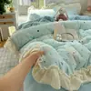 Conjunto de quatro peças de leite veludo espesso de inverno, design de princesa estilo coreano com acabamento em renda, uma capa de edredom de bebê fresca e quente