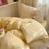 Popular juego de ropa de cama de cuatro piezas, suave y amigable con la piel, lavable a máquina, adecuado para dormitorios individuales de estudiantes, juego de tres piezas, estilo ins simple