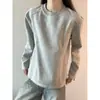 Moletom pesado cinza com estampa floral branca estilo americano para homens, camiseta de manga longa de outono com corte cleanfit desconstruído no ombro direito, camiseta básica de camada interna