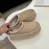Las pantuflas de suela gruesa Henan Sangpo, con suela gruesa y diseño de inspiración étnica, son zapatos fáciles de poner sin cordones, modelo 20683