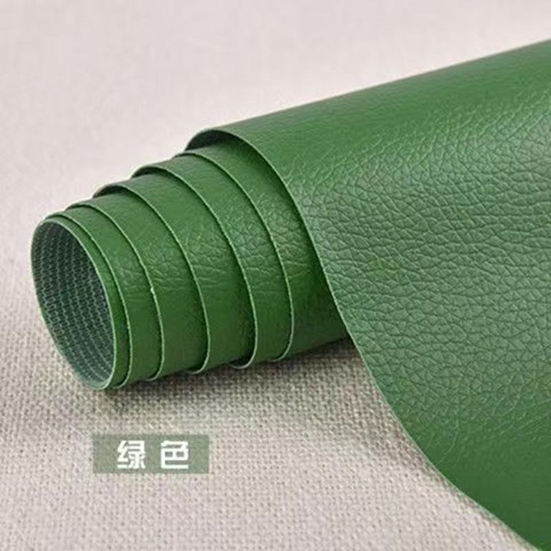 深绿色