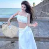 Conjunto de Top Tubinho Branco Sexy que Mostra a Cintura e Saia Longa de Cintura Baixa para Mulheres, Estilo Resort de Praia, Conjunto de Duas Peças Picante de Verão para Meninas